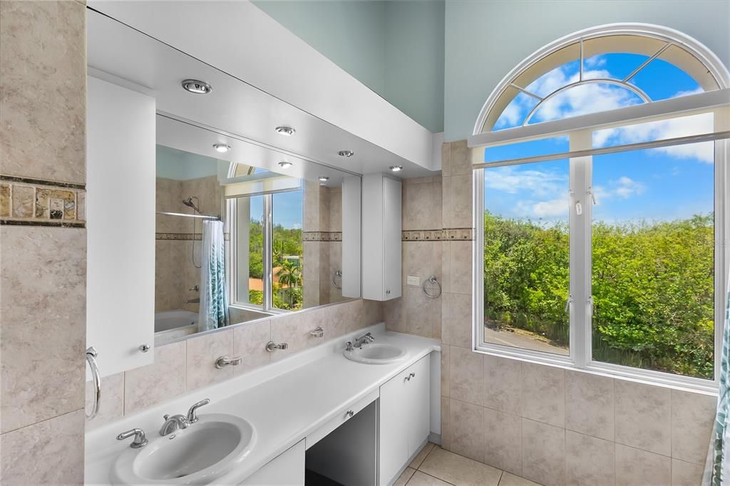 For Sale: $1,489,000 (4 beds, 4 baths, 2984 Square Feet)