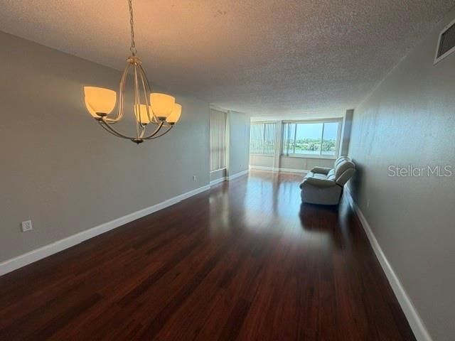 For Sale: $164,900 (2 beds, 2 baths, 1351 Square Feet)