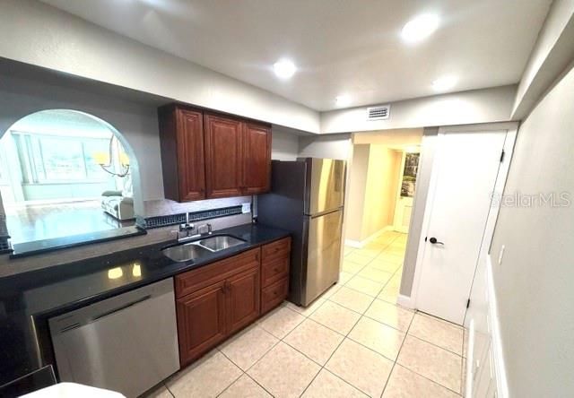 For Sale: $164,900 (2 beds, 2 baths, 1351 Square Feet)