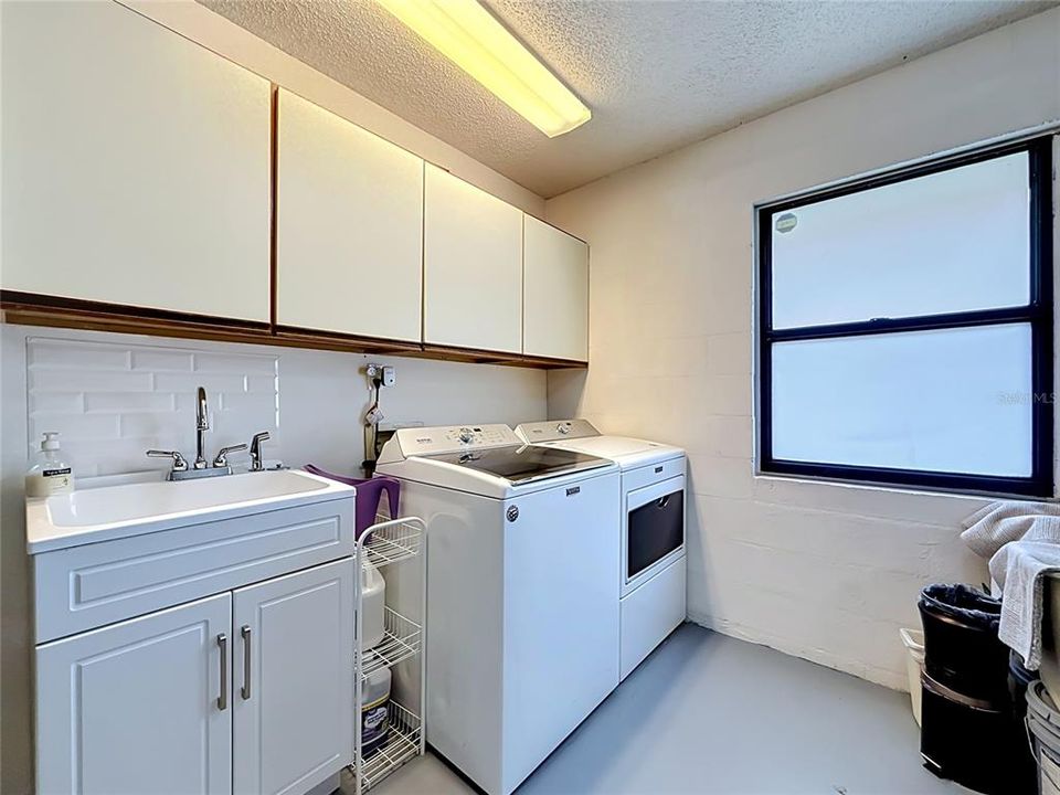 For Sale: $349,990 (3 beds, 2 baths, 1924 Square Feet)