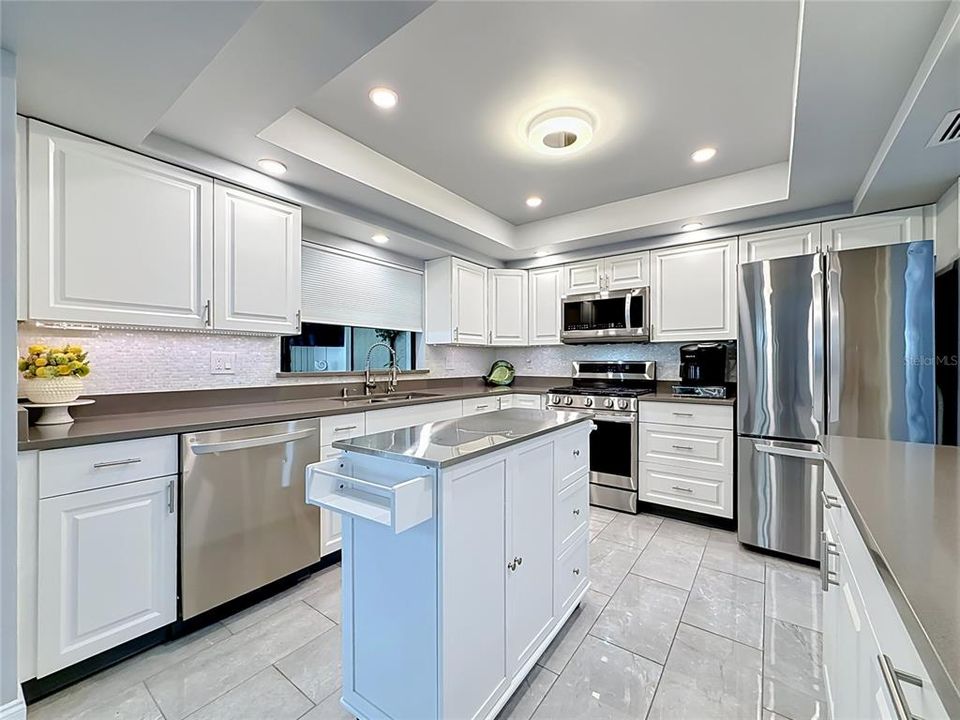 For Sale: $349,990 (3 beds, 2 baths, 1924 Square Feet)