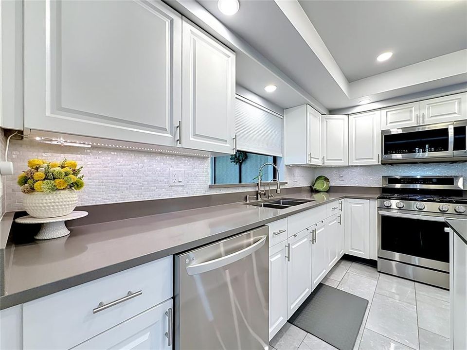 For Sale: $349,990 (3 beds, 2 baths, 1924 Square Feet)