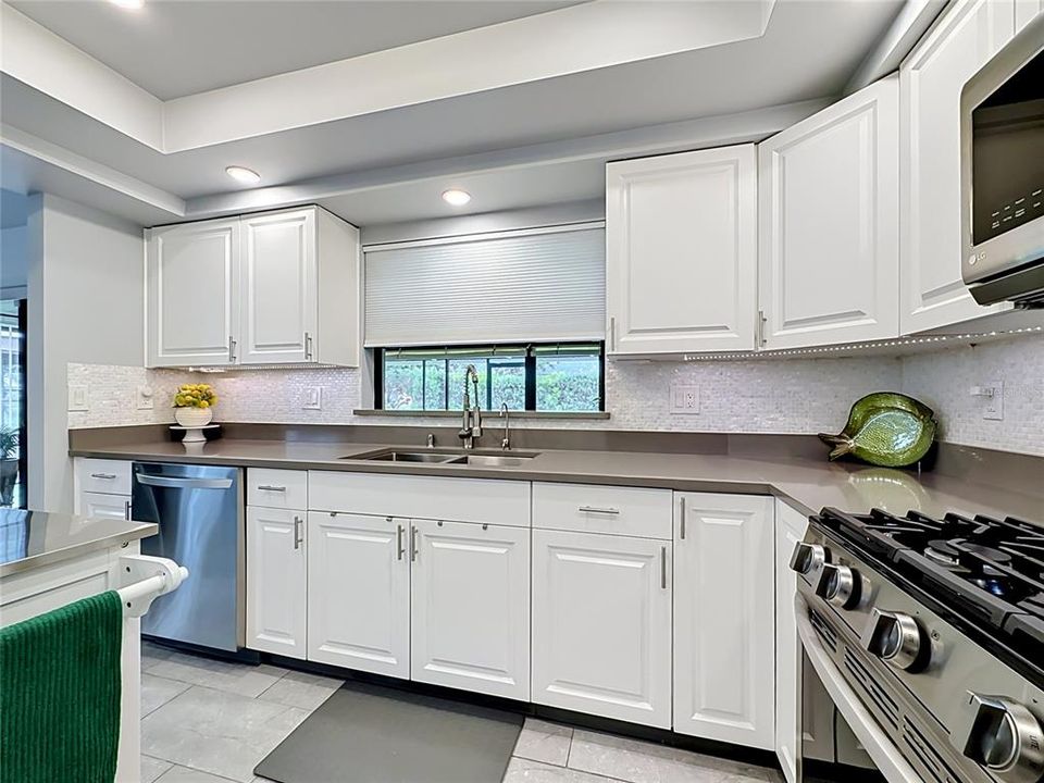 For Sale: $349,990 (3 beds, 2 baths, 1924 Square Feet)