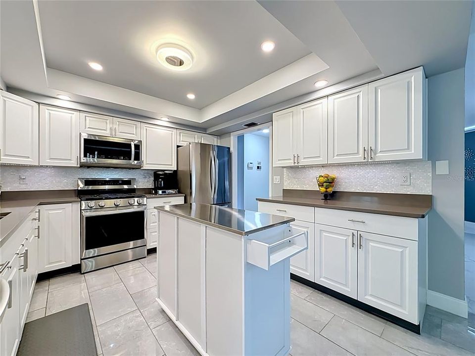 For Sale: $349,990 (3 beds, 2 baths, 1924 Square Feet)