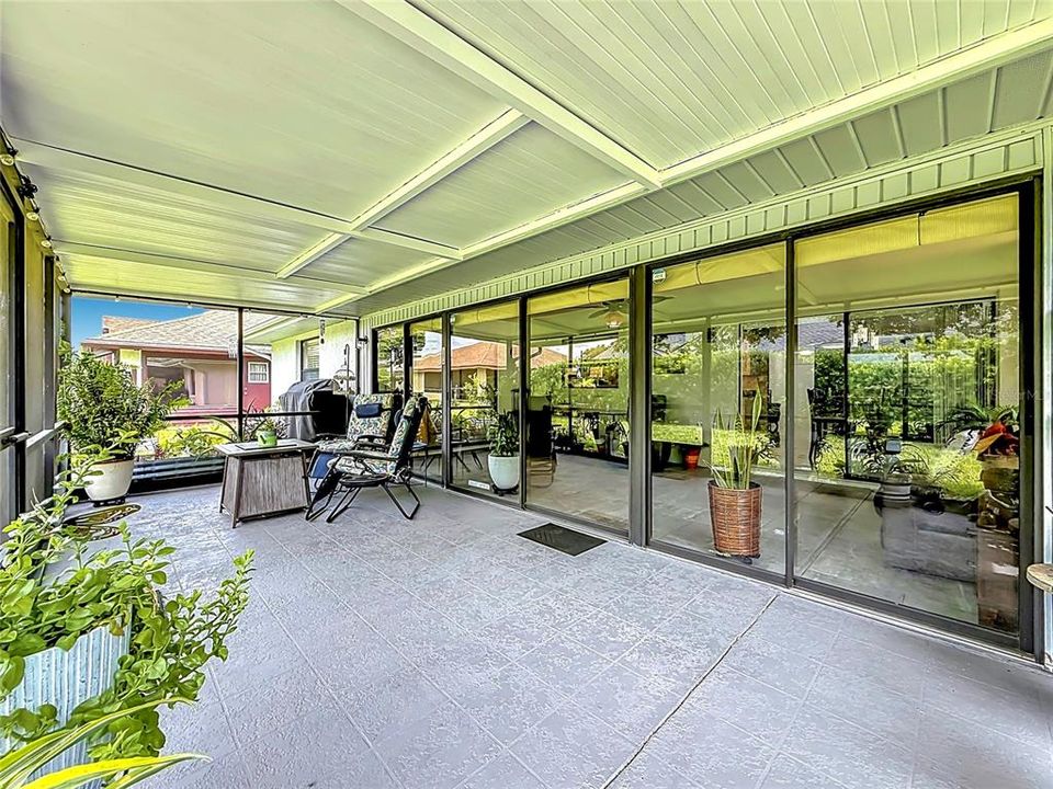 For Sale: $349,990 (3 beds, 2 baths, 1924 Square Feet)