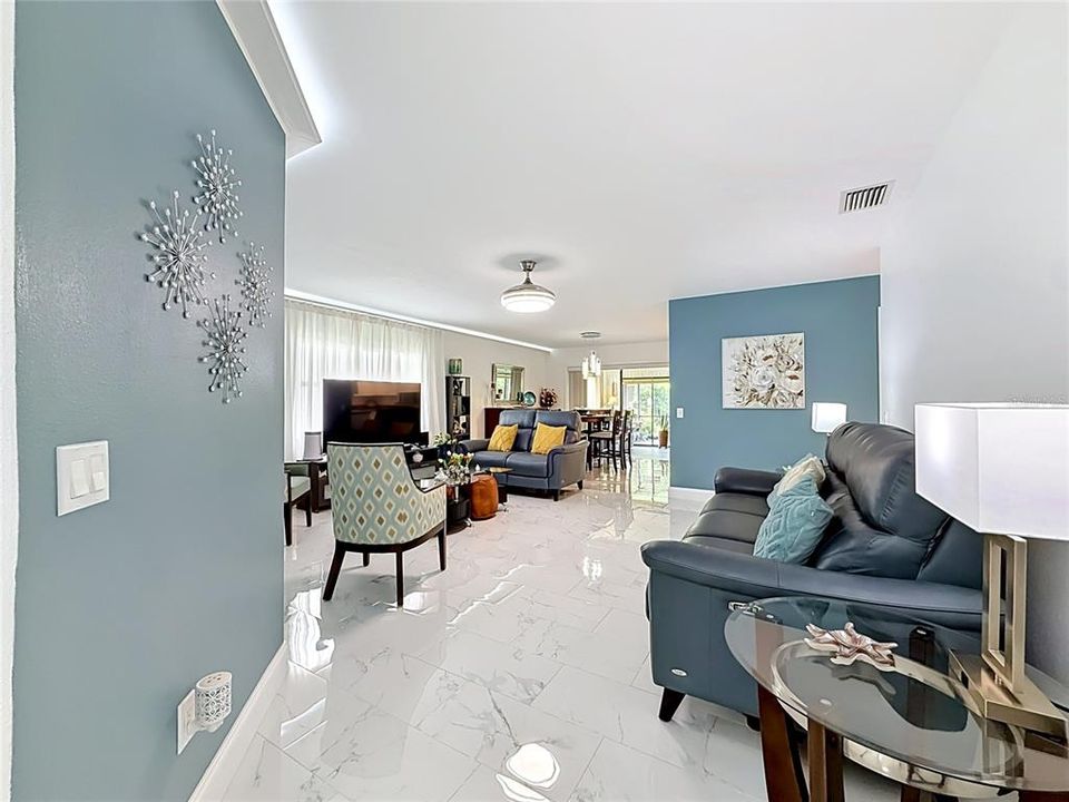 For Sale: $349,990 (3 beds, 2 baths, 1924 Square Feet)