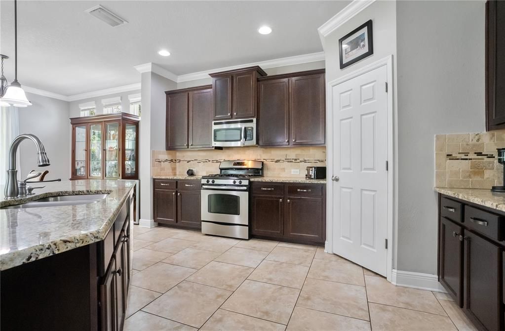 For Sale: $488,900 (4 beds, 3 baths, 2574 Square Feet)