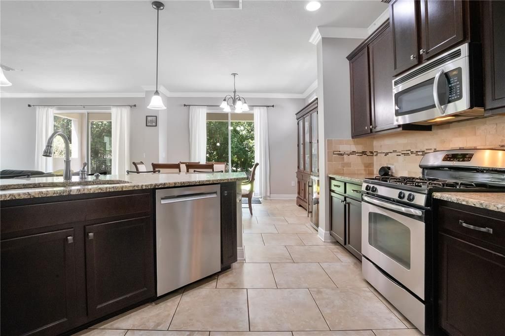 For Sale: $488,900 (4 beds, 3 baths, 2574 Square Feet)