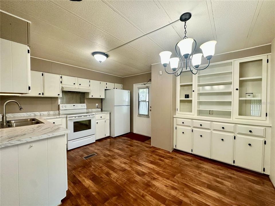 For Sale: $99,000 (2 beds, 2 baths, 1104 Square Feet)