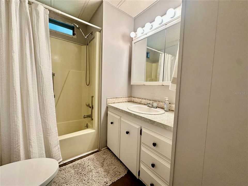 For Sale: $99,000 (2 beds, 2 baths, 1104 Square Feet)