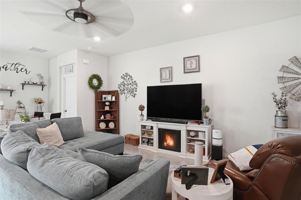 For Sale: $344,000 (3 beds, 2 baths, 1844 Square Feet)