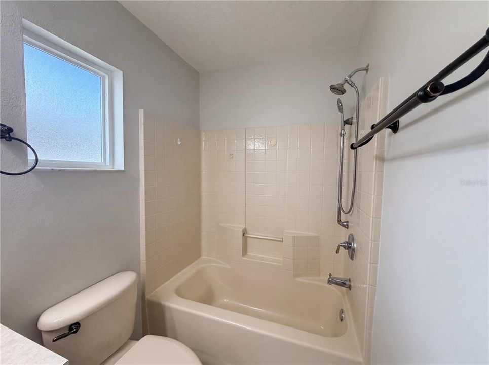 En Venta: $285,000 (3 camas, 2 baños, 1288 Pies cuadrados)