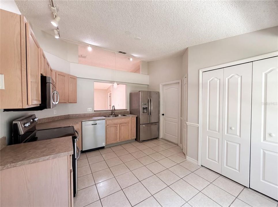 En Venta: $285,000 (3 camas, 2 baños, 1288 Pies cuadrados)
