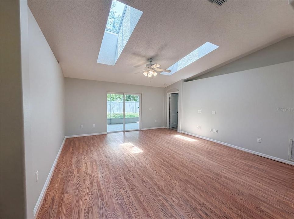 En Venta: $285,000 (3 camas, 2 baños, 1288 Pies cuadrados)