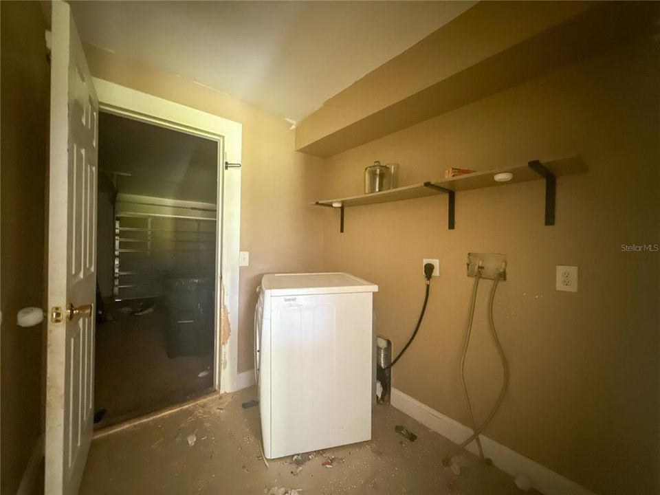 En Venta: $65,000 (4 camas, 2 baños, 1803 Pies cuadrados)
