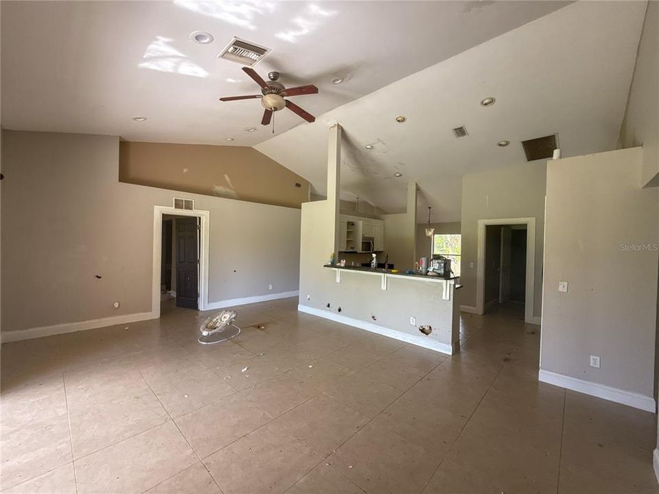 En Venta: $65,000 (4 camas, 2 baños, 1803 Pies cuadrados)