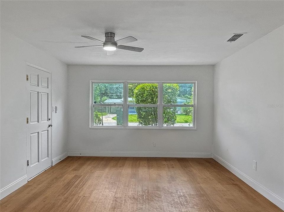 For Sale: $269,990 (3 beds, 1 baths, 1131 Square Feet)