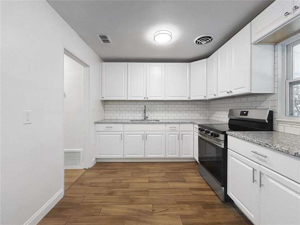 For Sale: $269,990 (3 beds, 1 baths, 1131 Square Feet)
