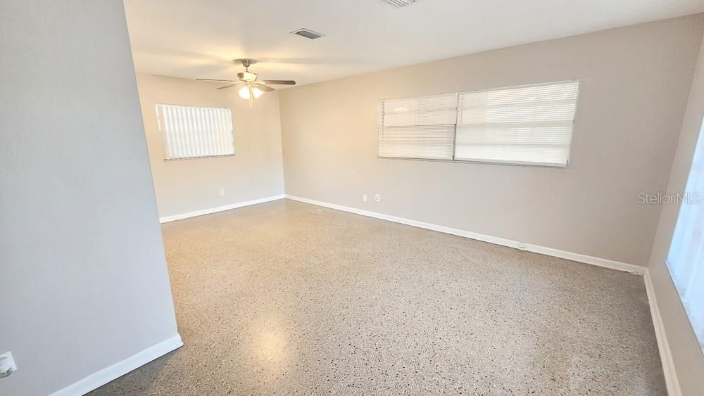 For Sale: $349,900 (3 beds, 1 baths, 1108 Square Feet)