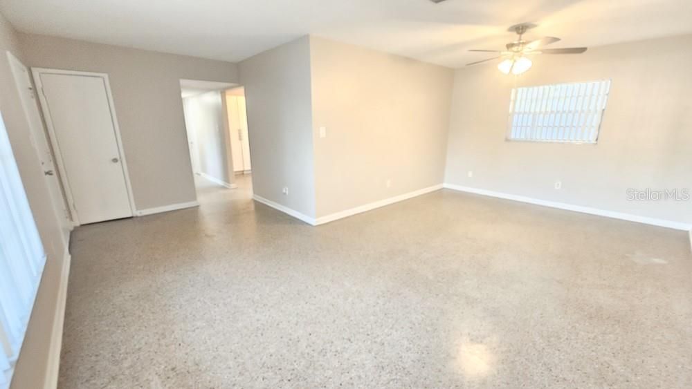 For Sale: $349,900 (3 beds, 1 baths, 1108 Square Feet)