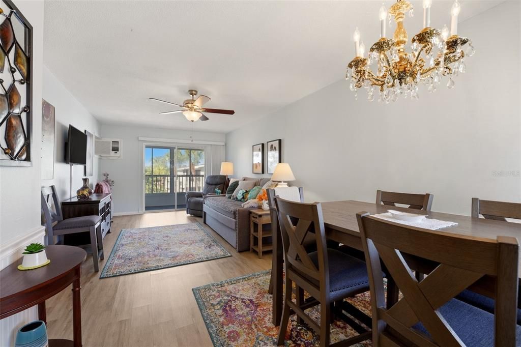 For Sale: $79,500 (1 beds, 1 baths, 576 Square Feet)
