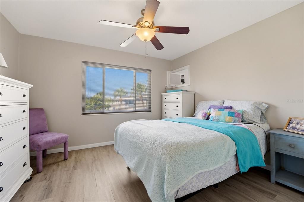 For Sale: $79,500 (1 beds, 1 baths, 576 Square Feet)