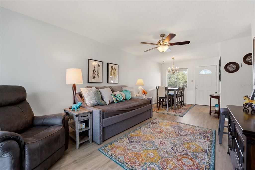 For Sale: $79,500 (1 beds, 1 baths, 576 Square Feet)