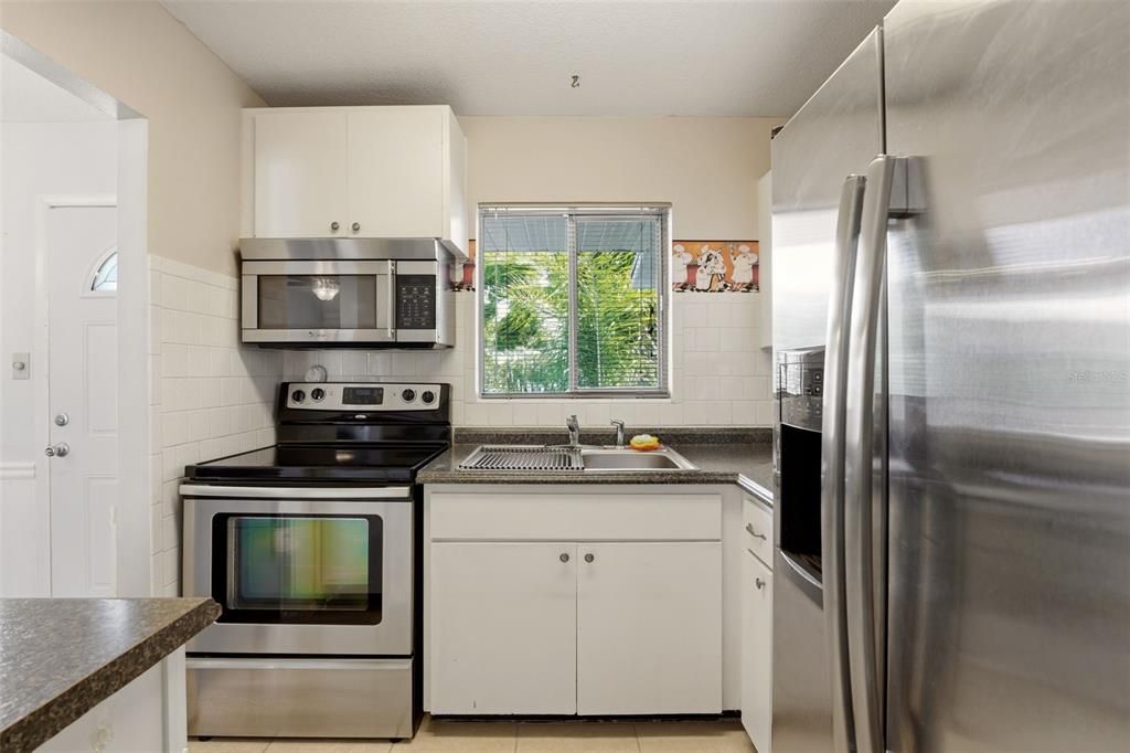 For Sale: $79,500 (1 beds, 1 baths, 576 Square Feet)