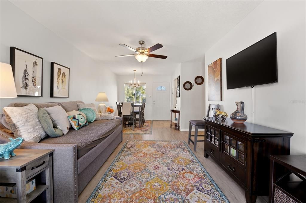 For Sale: $79,500 (1 beds, 1 baths, 576 Square Feet)