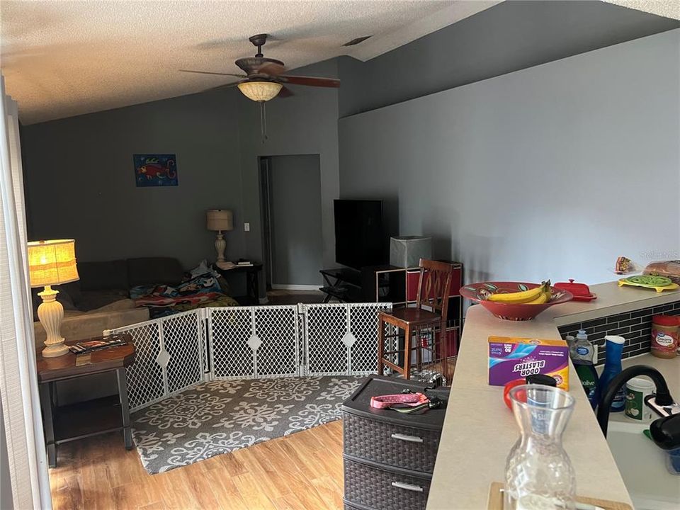 En Venta: $275,000 (4 camas, 2 baños, 1730 Pies cuadrados)
