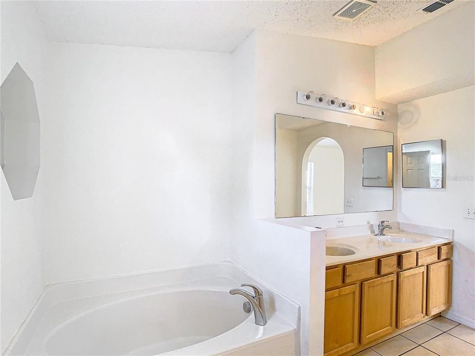 En Renta: $2,495 (4 camas, 2 baños, 1878 Pies cuadrados)