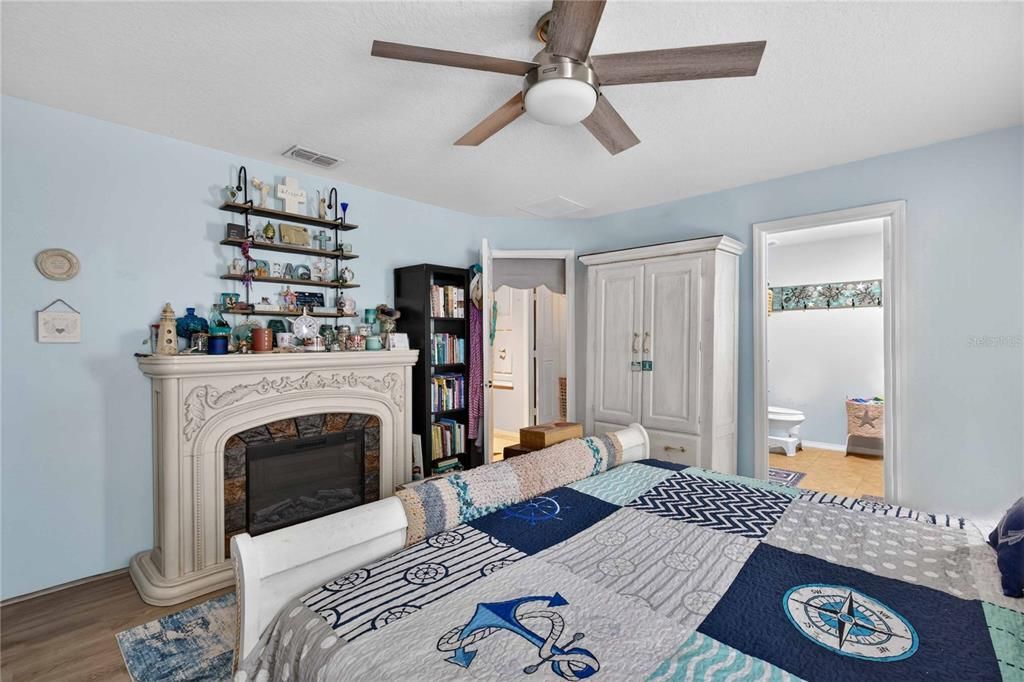 For Sale: $430,000 (3 beds, 2 baths, 1878 Square Feet)