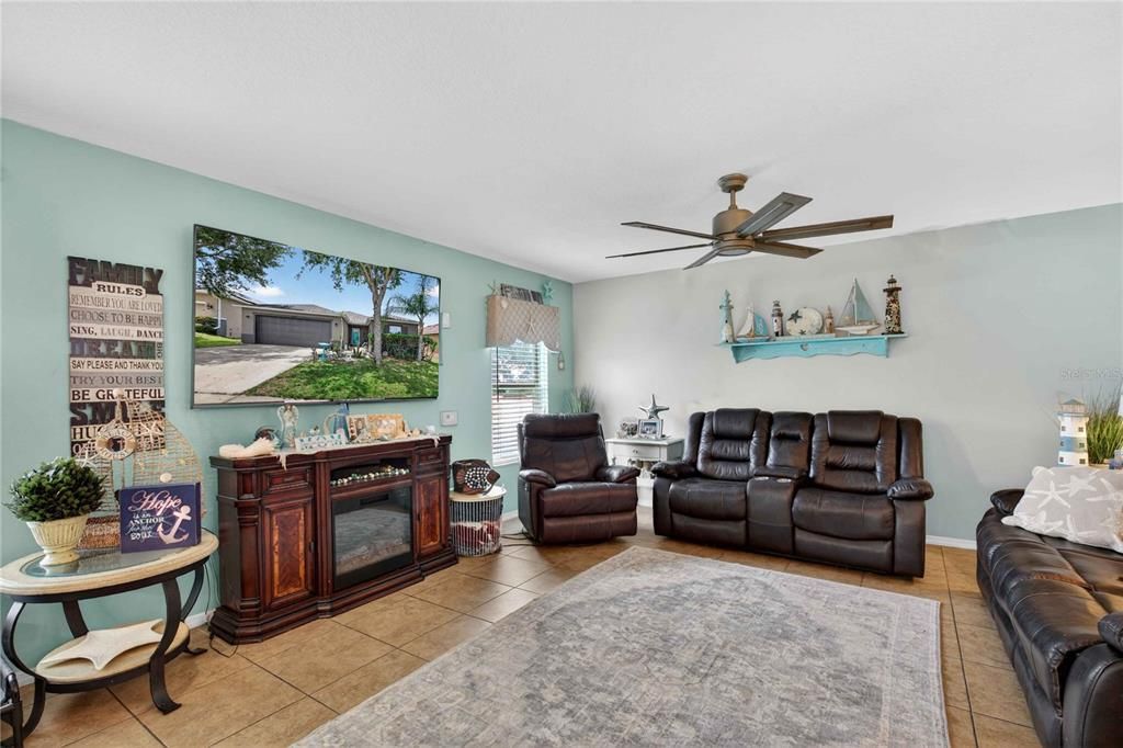 For Sale: $430,000 (3 beds, 2 baths, 1878 Square Feet)