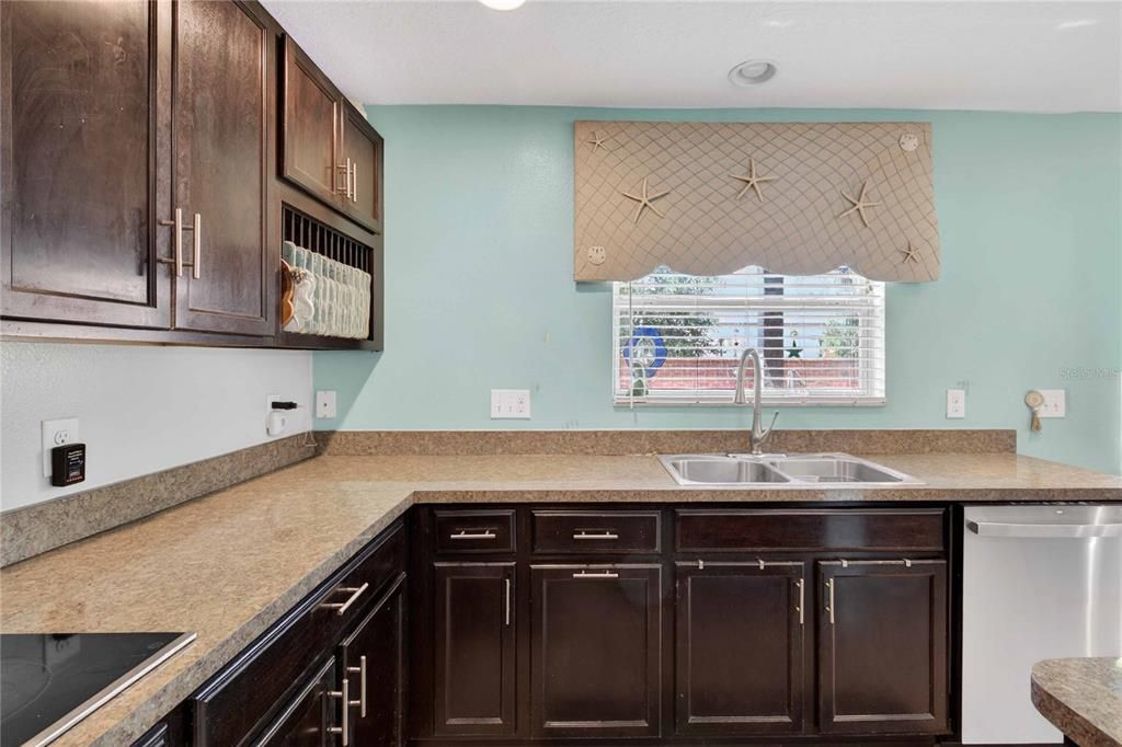 For Sale: $430,000 (3 beds, 2 baths, 1878 Square Feet)