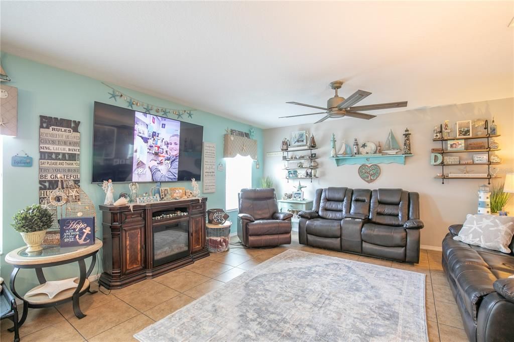 For Sale: $430,000 (3 beds, 2 baths, 1878 Square Feet)