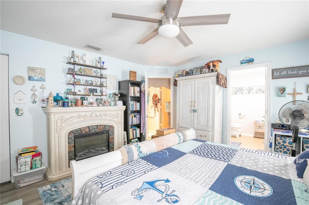 For Sale: $430,000 (3 beds, 2 baths, 1878 Square Feet)