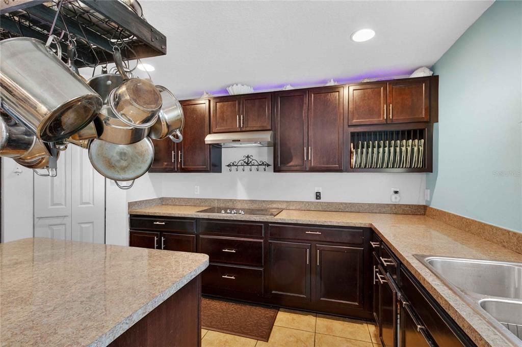 For Sale: $430,000 (3 beds, 2 baths, 1878 Square Feet)