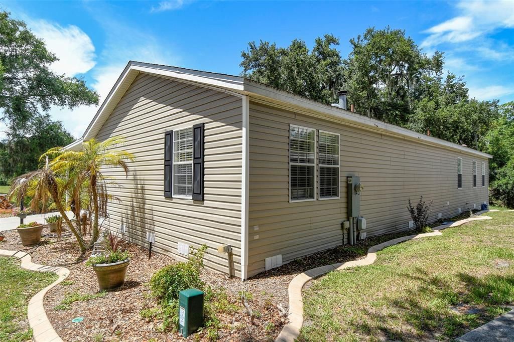 For Sale: $220,000 (3 beds, 2 baths, 1664 Square Feet)