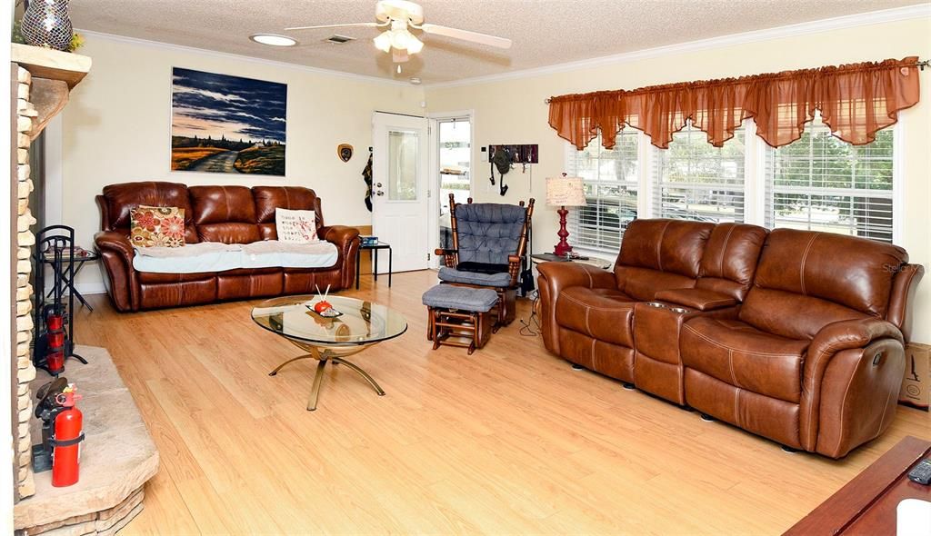 For Sale: $220,000 (3 beds, 2 baths, 1664 Square Feet)