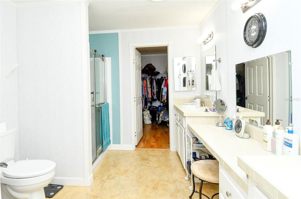 For Sale: $220,000 (3 beds, 2 baths, 1664 Square Feet)