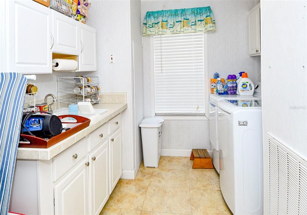 For Sale: $220,000 (3 beds, 2 baths, 1664 Square Feet)