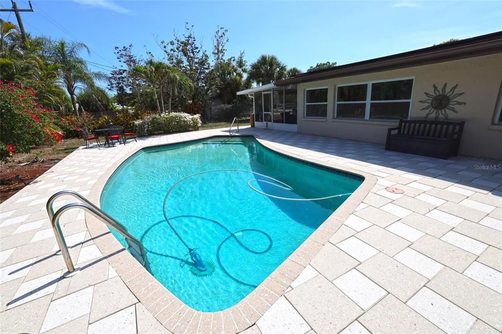 Active With Contract: $488,500 (3 beds, 2 baths, 1718 Square Feet)