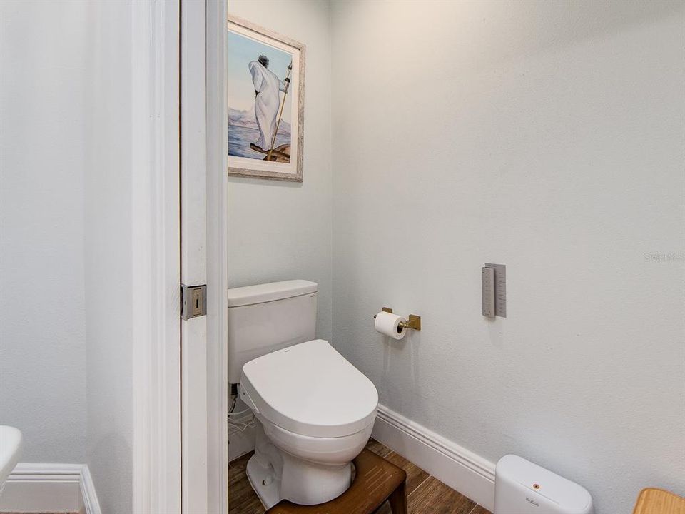 For Sale: $1,995,000 (3 beds, 3 baths, 2175 Square Feet)