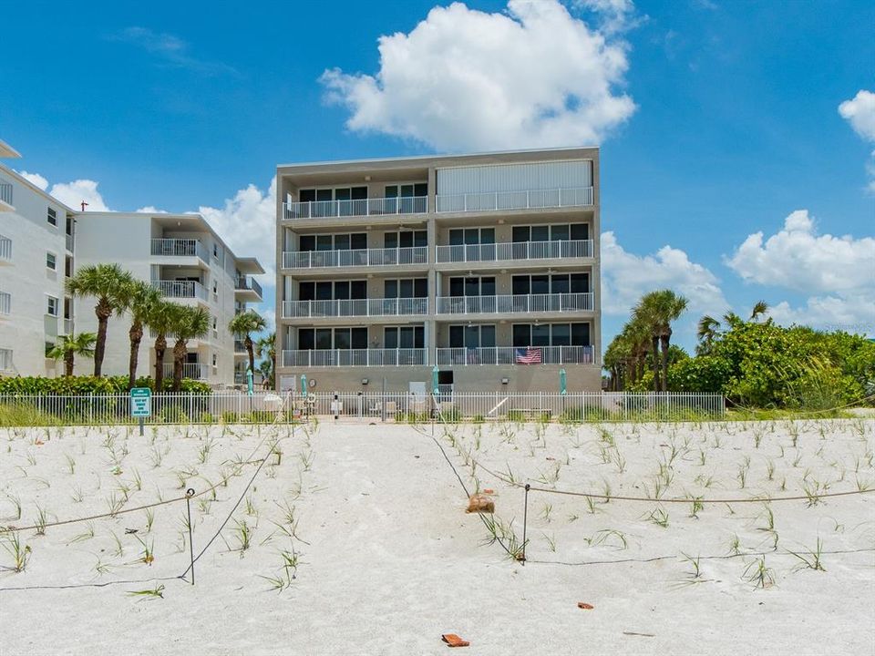 For Sale: $1,995,000 (3 beds, 3 baths, 2175 Square Feet)