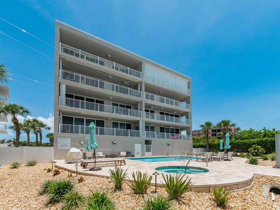 For Sale: $1,995,000 (3 beds, 3 baths, 2175 Square Feet)