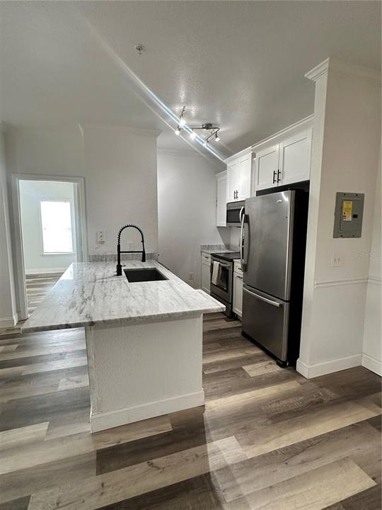 For Sale: $229,999 (2 beds, 2 baths, 1091 Square Feet)