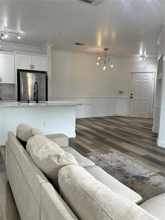 For Sale: $229,999 (2 beds, 2 baths, 1091 Square Feet)