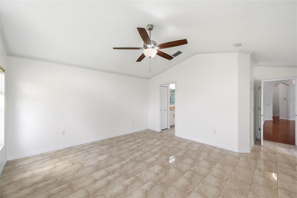 For Sale: $479,900 (4 beds, 2 baths, 2034 Square Feet)