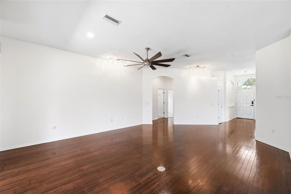 For Sale: $479,900 (4 beds, 2 baths, 2034 Square Feet)