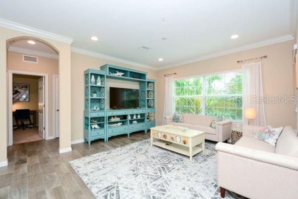 For Rent: $2,390 (3 beds, 2 baths, 1430 Square Feet)
